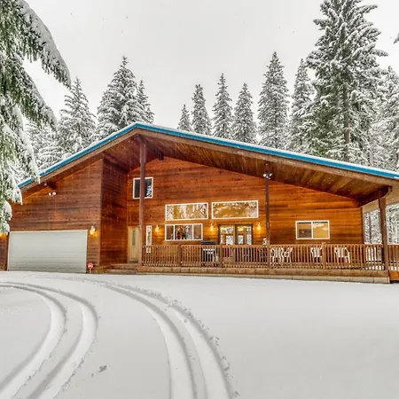 Elk Tracks Lodge